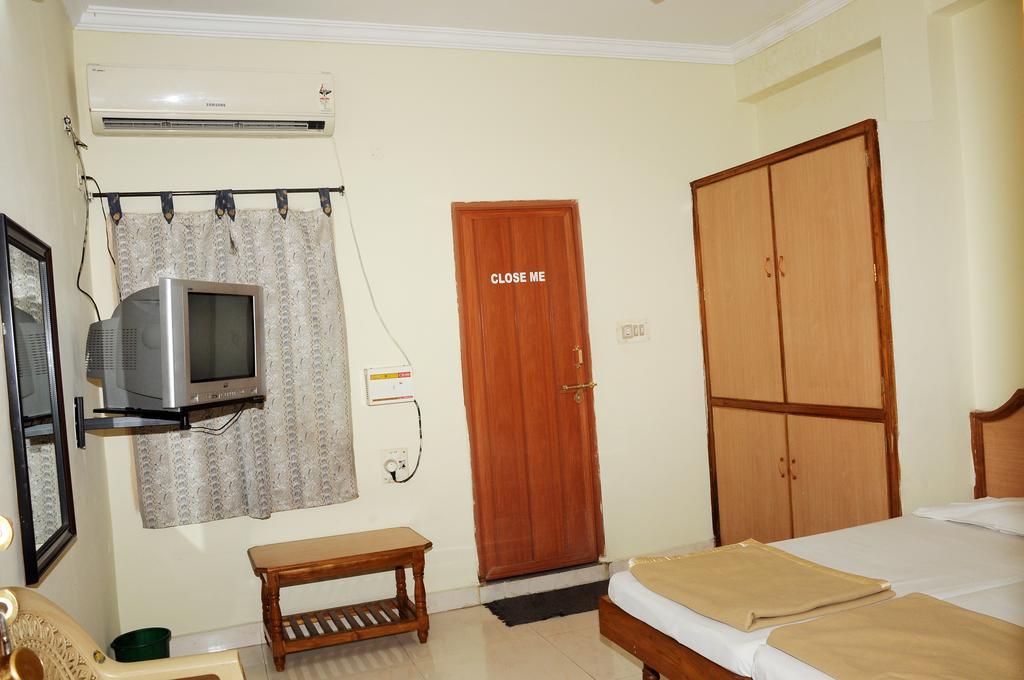 Hotel Agarala Residency Tirupati Oda fotoğraf