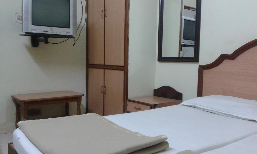 Hotel Agarala Residency Tirupati Oda fotoğraf